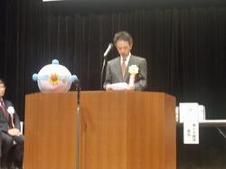 スピーチする宮澤さん