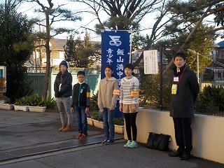 正門で
