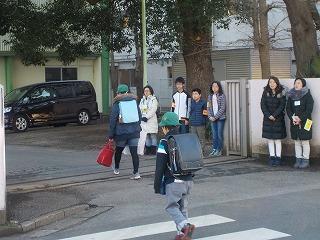 裏門で