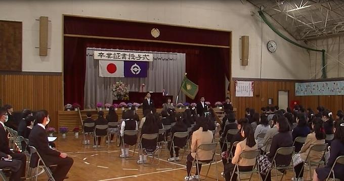 卒業生退場