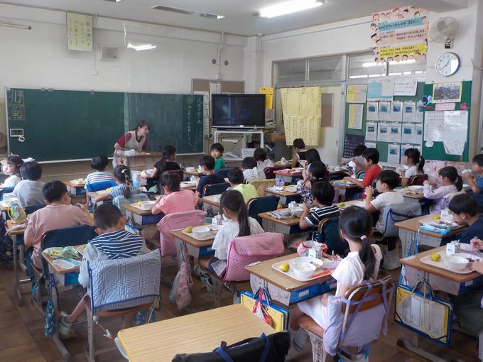 集中して聞いています