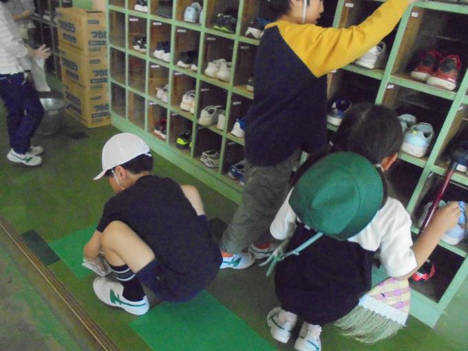 下駄箱掃除の皆さん