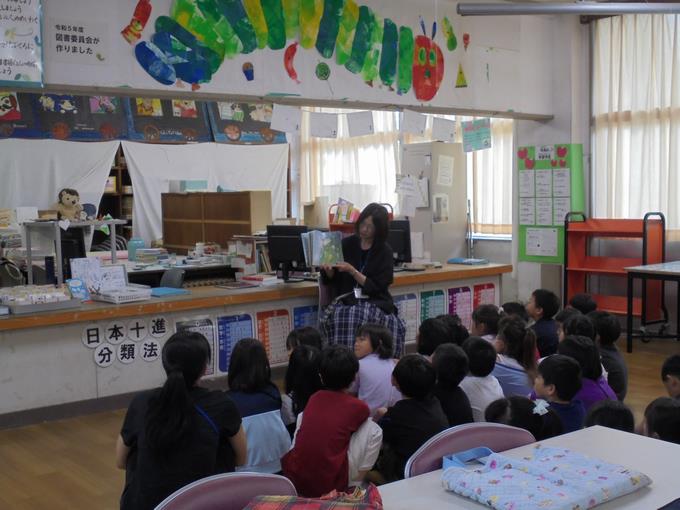 読み聞かせの様子