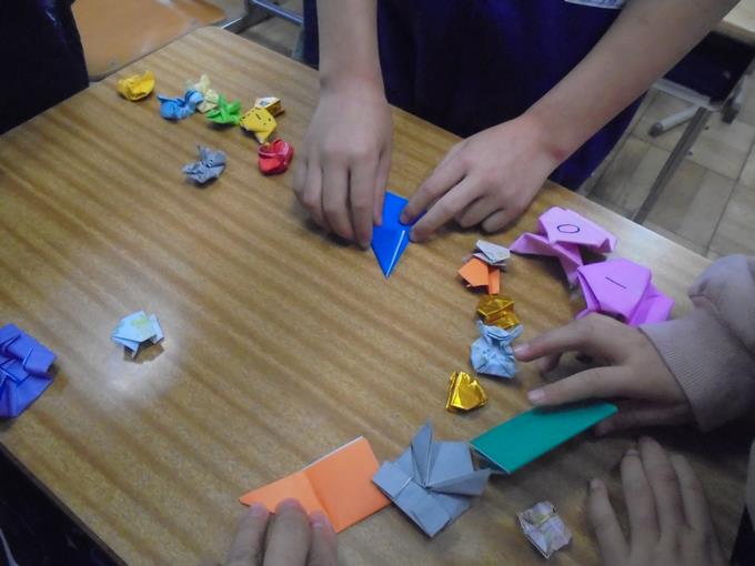 雨の日の教室(おり紙名人)