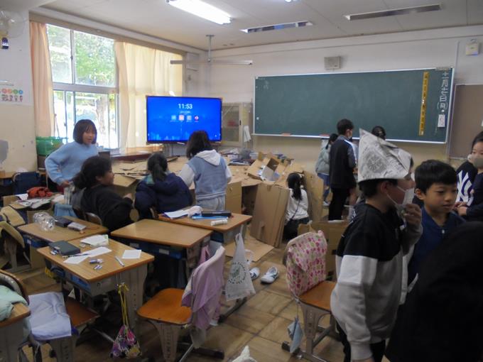 4年「リサイクル・フェスタ」準備中