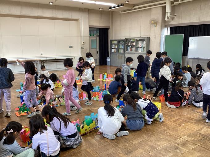 2年カラフルワンダーランドで遊ぶ子供たち②