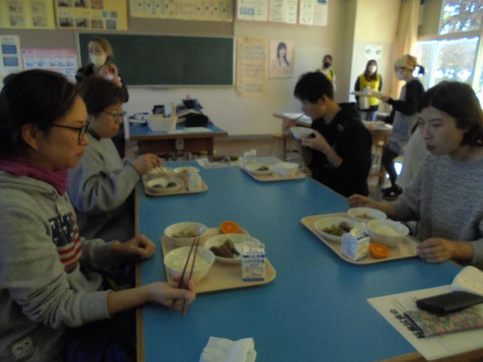 給食試食会の様子③