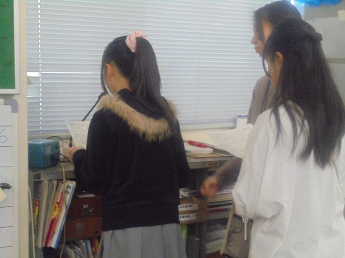 整美委員会による放送の様子