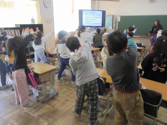 1年　お別れハーモニーの練習