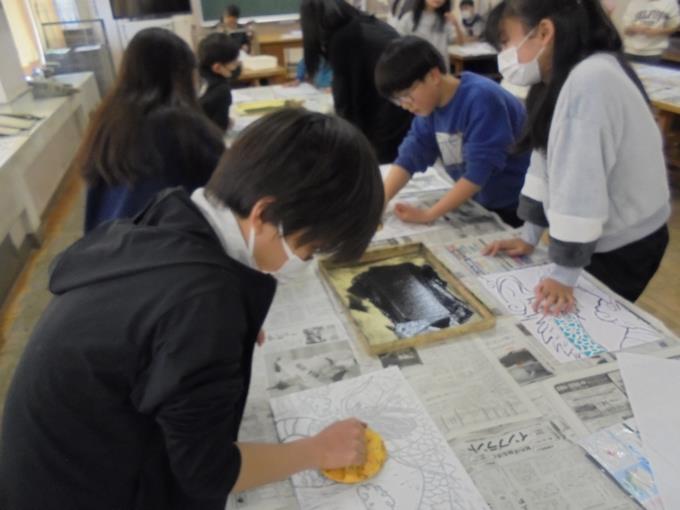 5年「版画の印刷中」