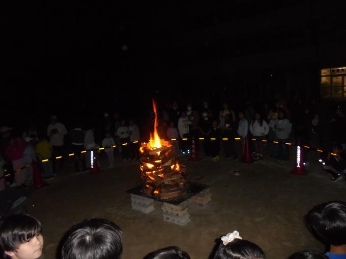 キャンプファイヤーの様子