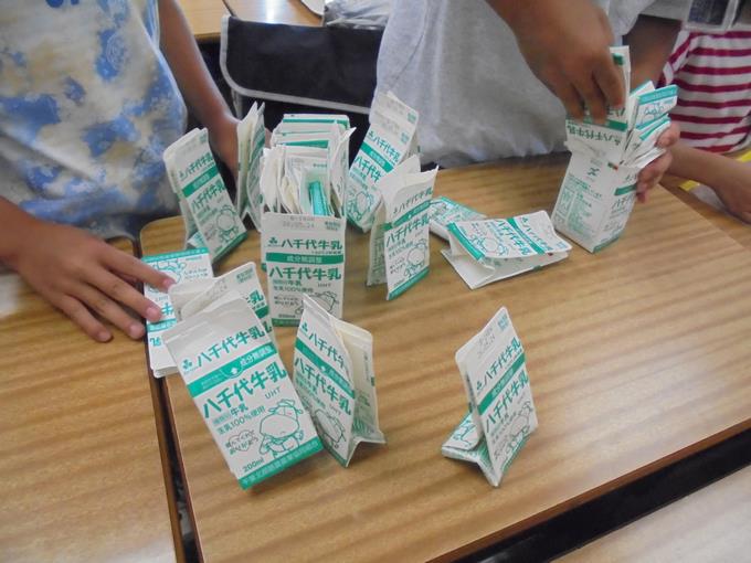 3年牛乳パックをたたんで減量化