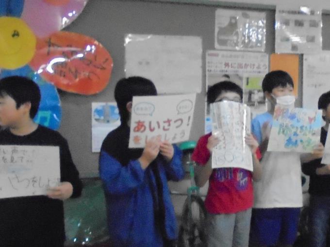 あいさつ運動の様子