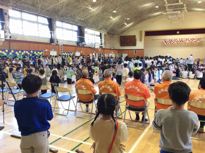 6年生と入場