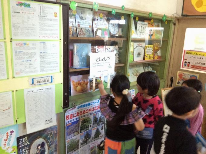 本がいっぱいの図書室