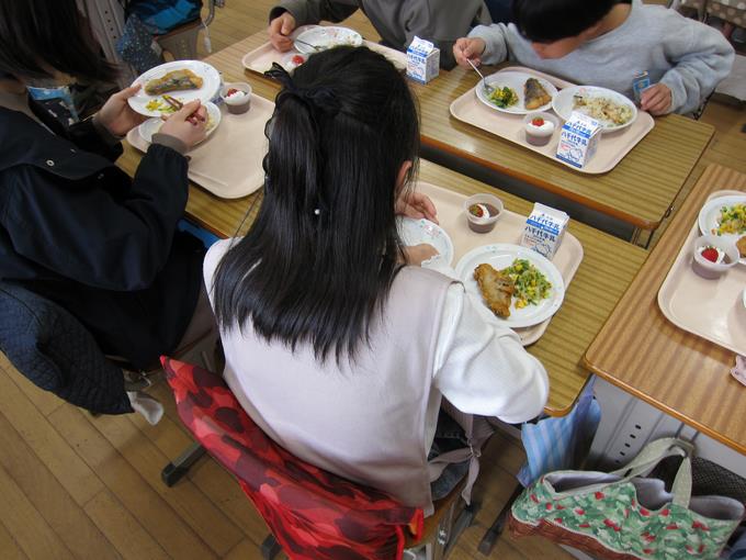 グループで楽しく給食