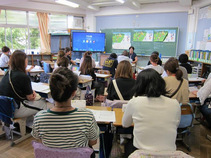 2年4組 懇談会の様子