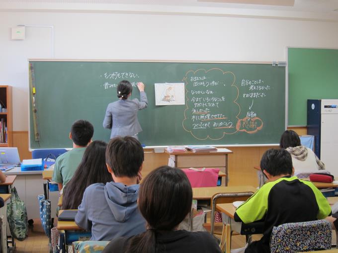 集会後の6年生のクラス よく話し合っていました。