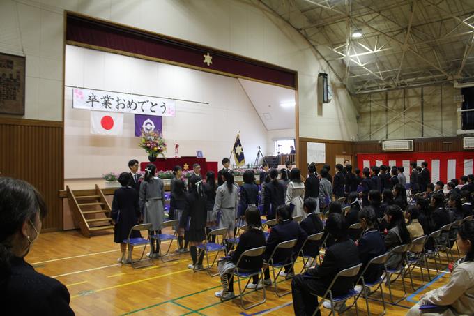 卒業生退場