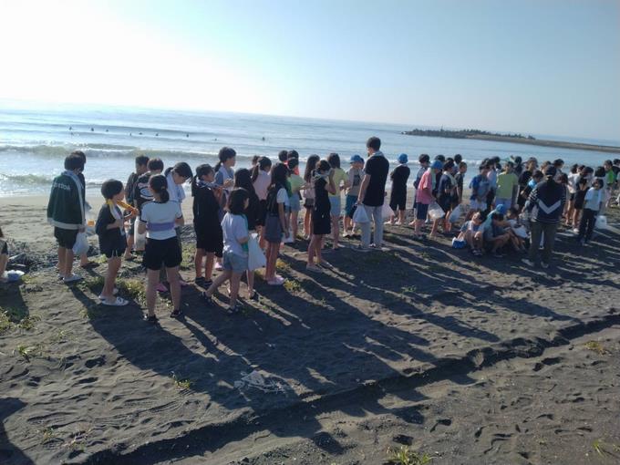 海岸散歩の様子