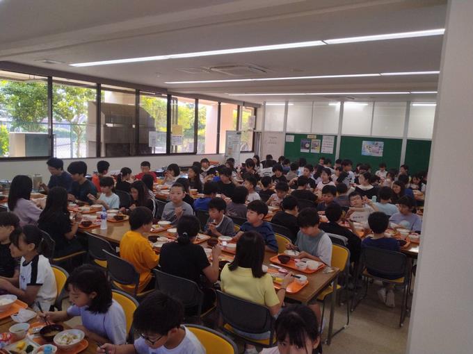 朝食の様子(1)