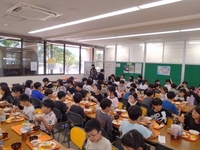 昼食の様子(2)