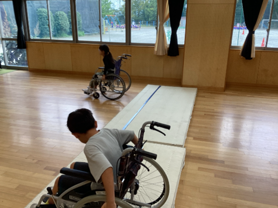 少しの段差でも大変です。