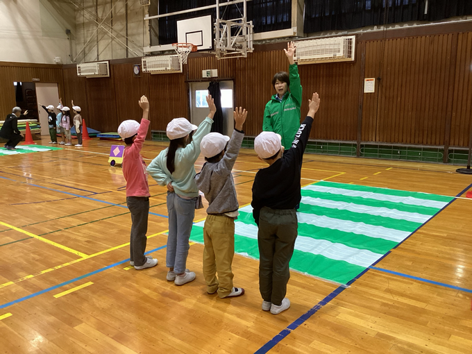 安全に気をつけて渡ります。