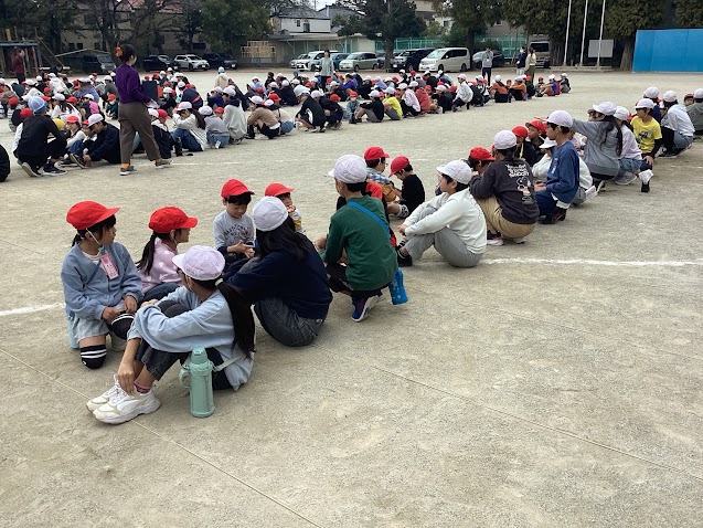 遊びの確認をしています。