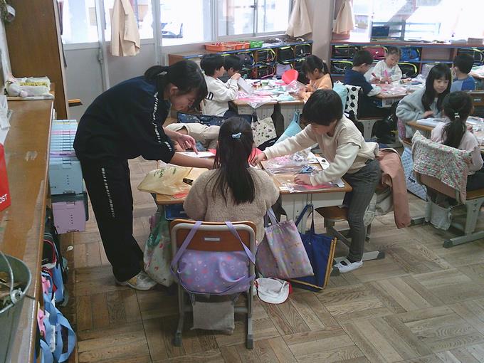 時には手助けし