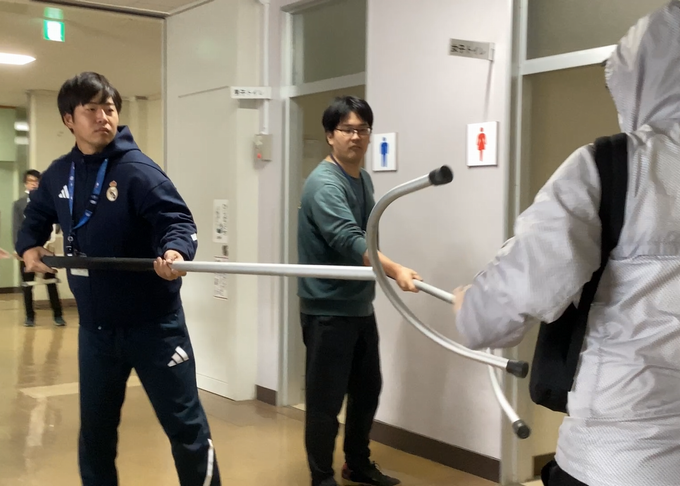 不審者と対峙する先生たち