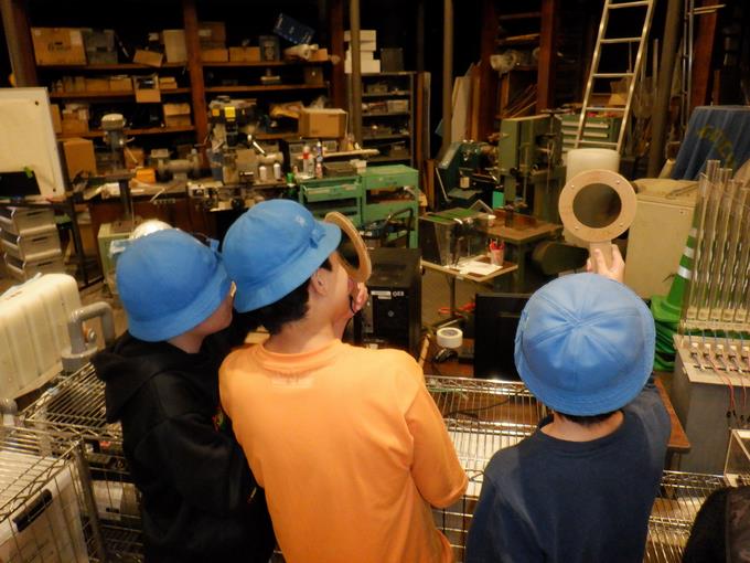 〈科学技術館での体験の様子〉