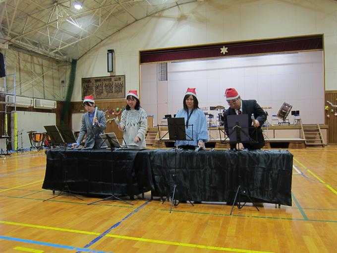 顧問の先生方によるトーンチャイムの演奏