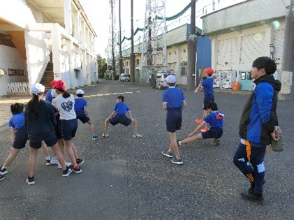 入念な準備運動です。