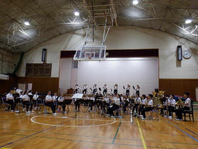 体育館で最終調整をし、いざ出発！