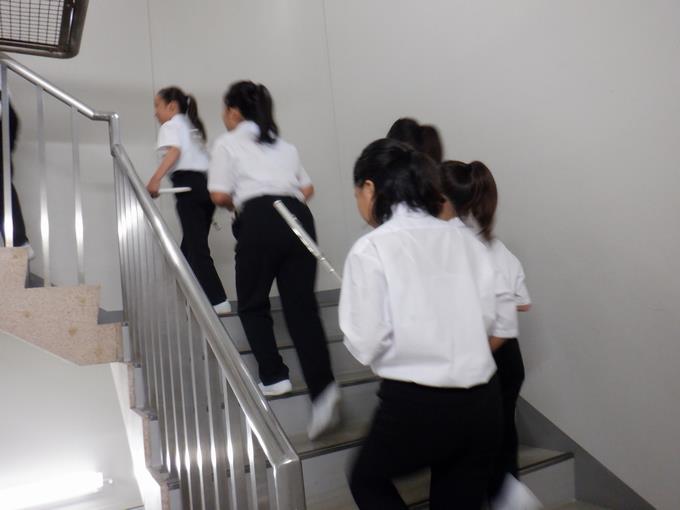 リハーサル室へ異動します