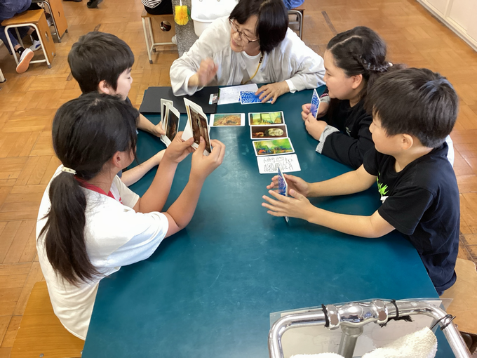 美術品で物語を作ります。