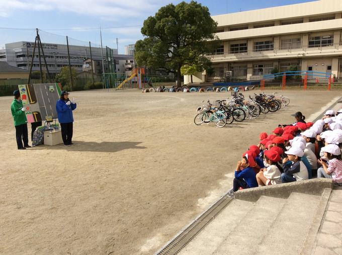 安全な歩道のわたり方の話