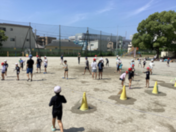 1･6年生が一緒に遊んでいます