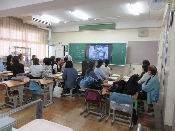 試食会の様子1