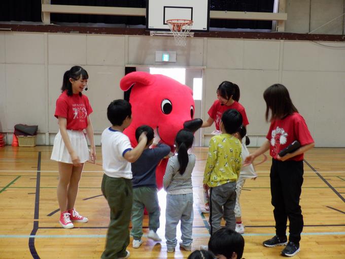 7組とチーバくんの交流