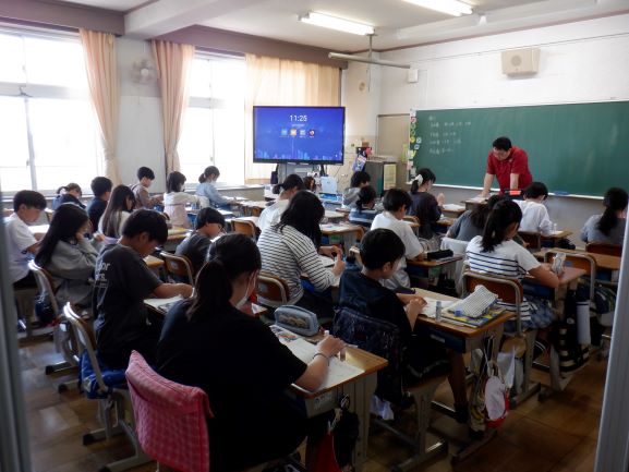 1組担任が3組の子供たちと