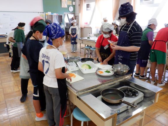 6年生は調理実習