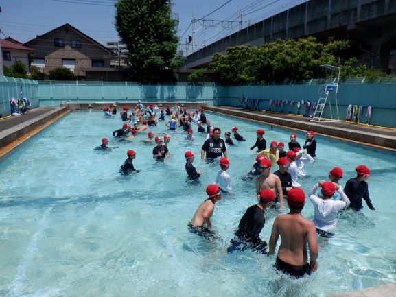 水の中を歩いています