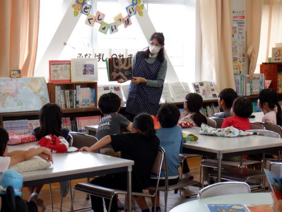 集中して聞いています