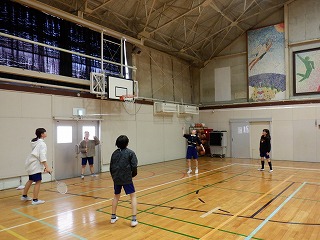 シャトルを打ち返そう