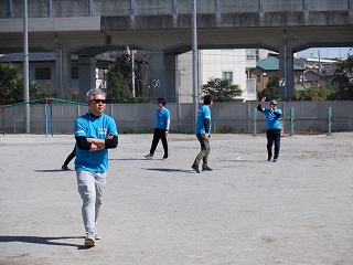 子どもたちを狙うハンター