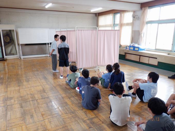 待合室は静かに