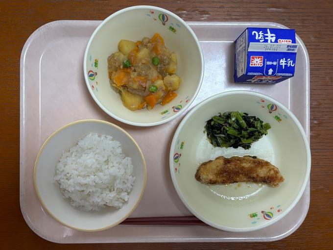 毎日美味しい給食で幸せです。