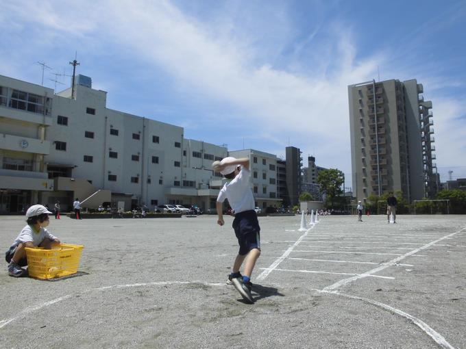 ソフトボール投げ